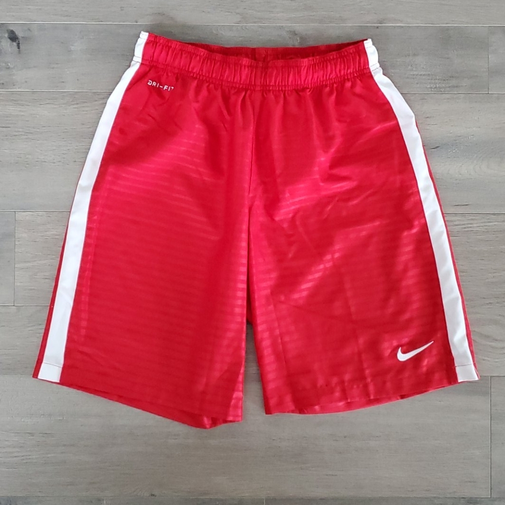 Nike boys dri fit shorts (M)